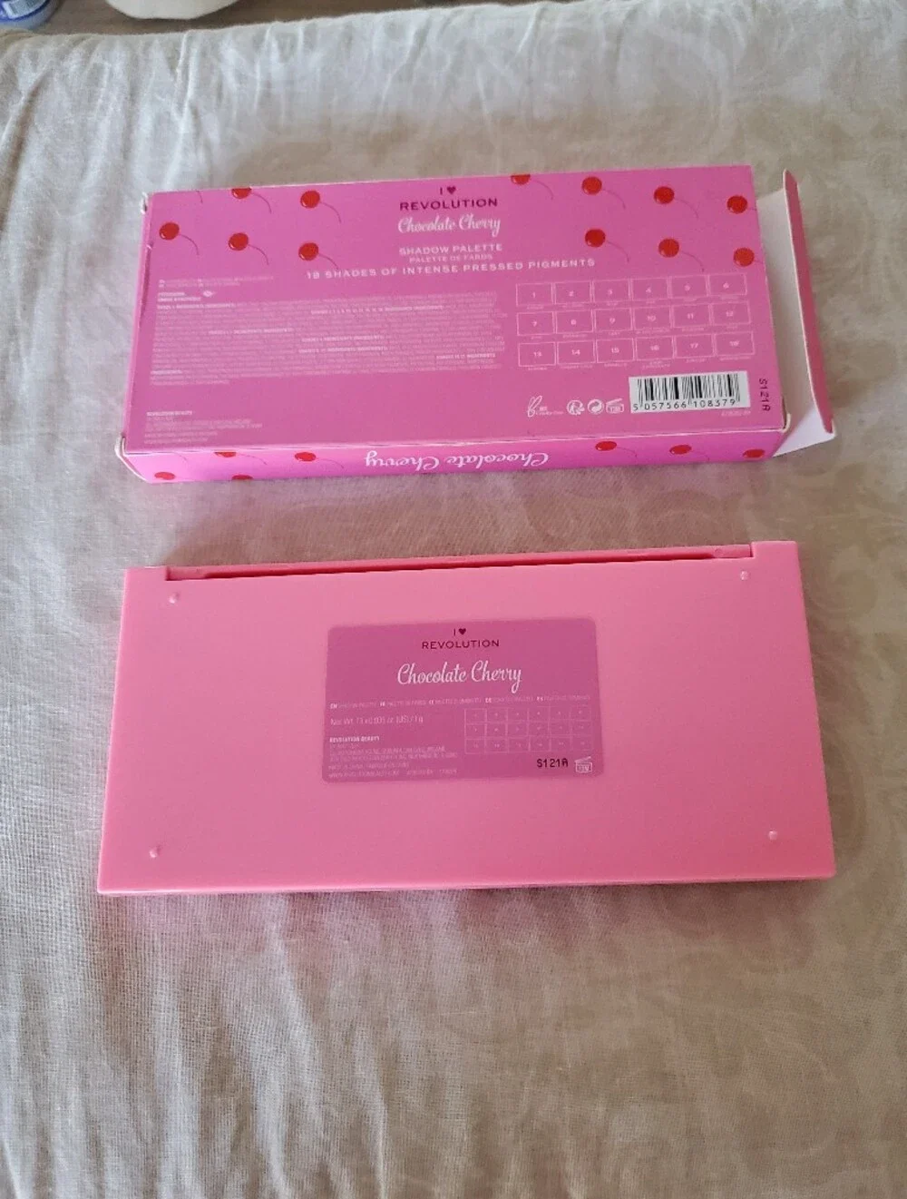 I Heart Revolution Chocolate Cherry Palette
